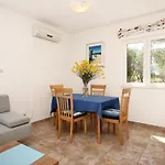 With Parking Space - Perna, Peljesac - 10161 Kuciste