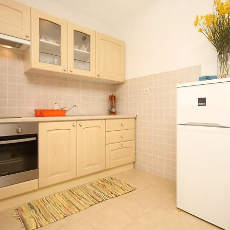 With A Parking Space - Perna, Peljesac - 10161 Apartment Kuciste