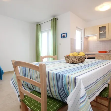 With A Parking Space - Perna, Peljesac - 10161 Daire Kuciste