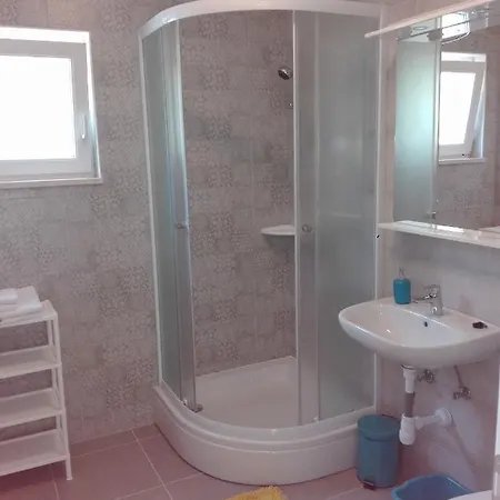 With A Parking Space - Perna, Peljesac - 10161 Apartment Kuciste
